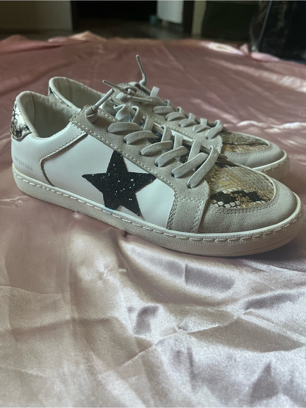 White Low-Top Sneakers with Black Star and Snake-Print Accents